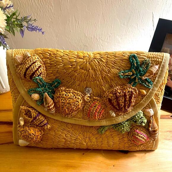 Seashell Woven Clutch/ Handbag.  Used once only! - Picture 1 of 10